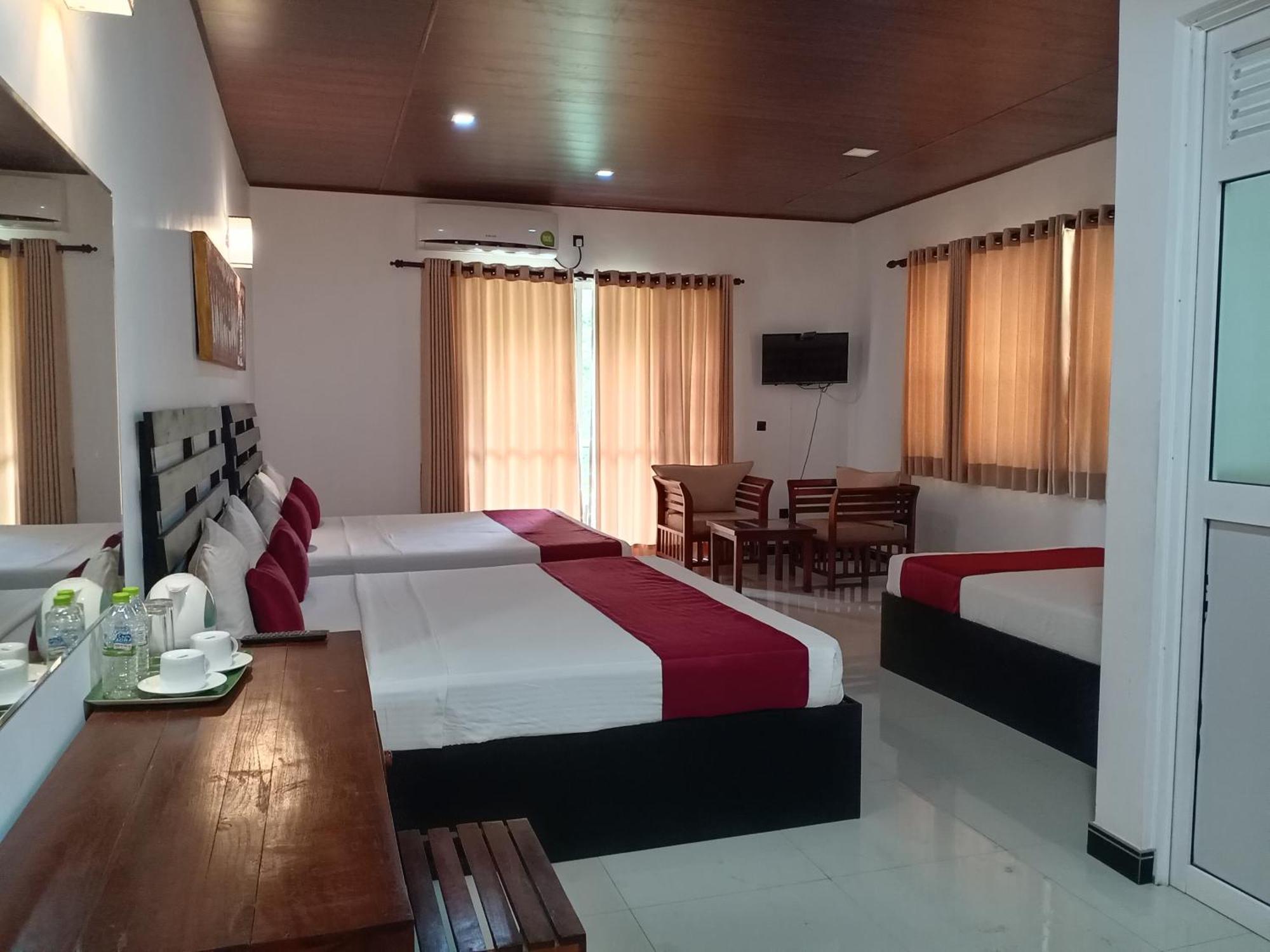 Pivisuma Lodge ดัมบูลลา ภายนอก รูปภาพ